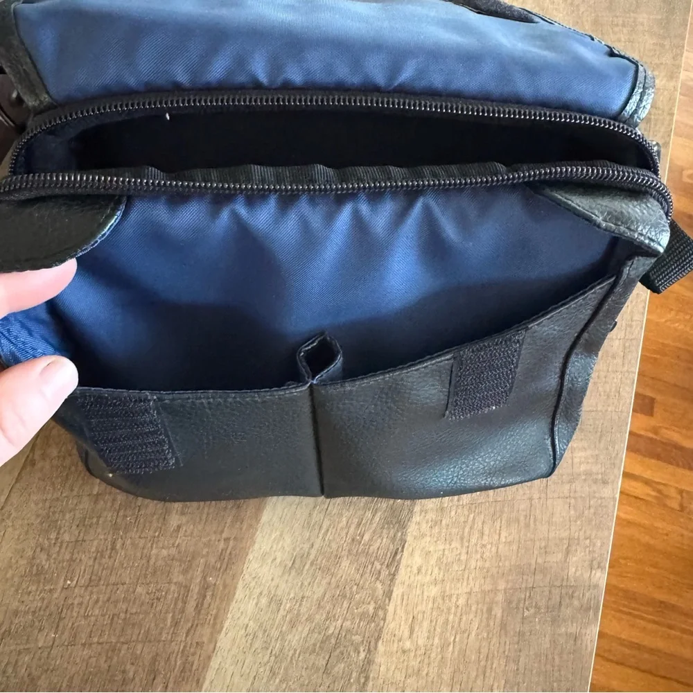 Black Case Logic Camera Bag Faux leather padded bag